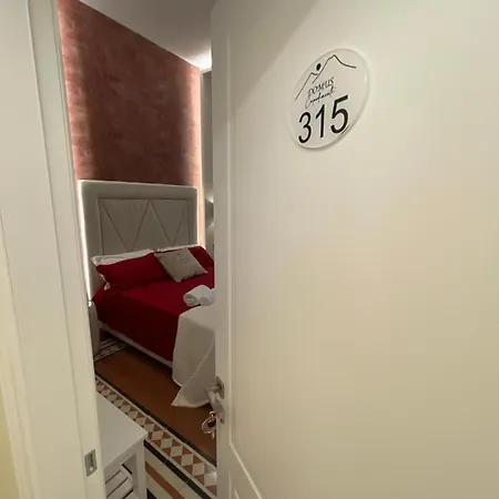 Domus Capodimonte Guest house *